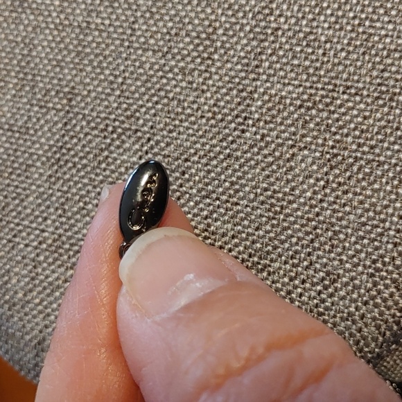 🌻Guess Black Metal Statement Necklace - Picture 4 of 6